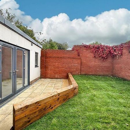 Home At Highgrove - Private Garden & Parking Reading Exterior foto