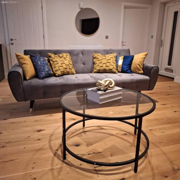 Home At Highgrove - Private Garden & Parking Reading Exterior foto
