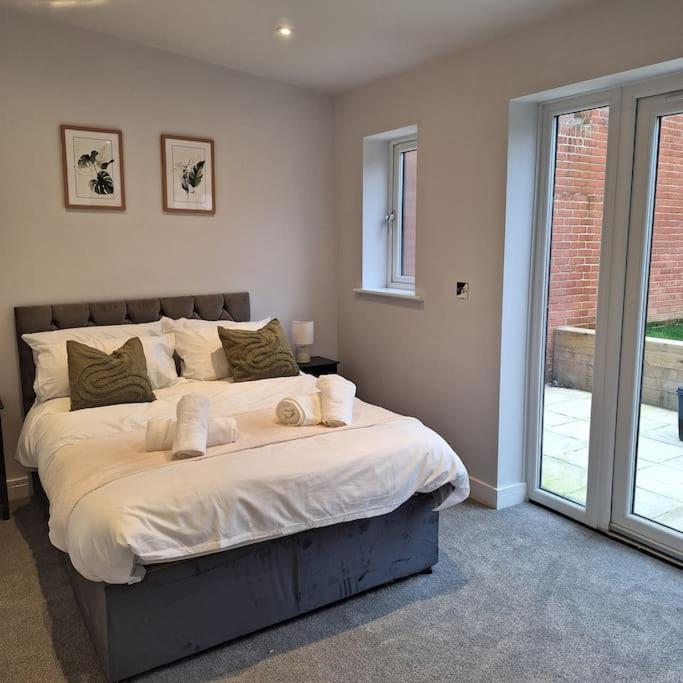 Home At Highgrove - Private Garden & Parking Reading Exterior foto
